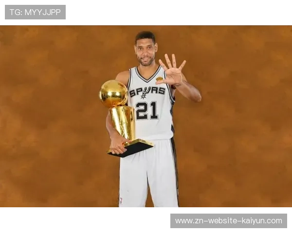 邓肯回归马刺训练馆 亲授年轻内线成长秘诀